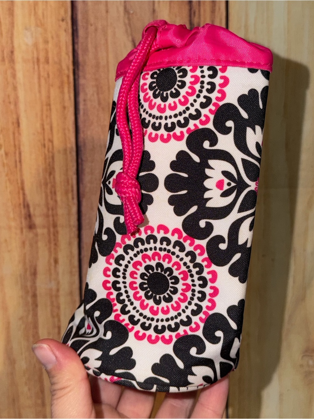 Thirty-One Bring a Bottle Thermal Pouch Pink Pop Medallion Drink Water Bottle